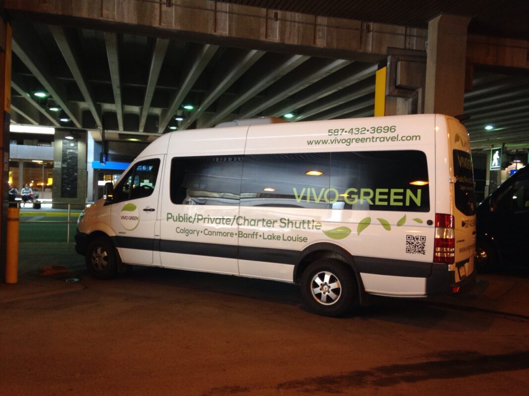Vivo Green shuttle bus at airport - rear angle